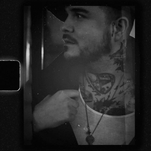 Meet your Posher, Joshua - Picture 2 of 4